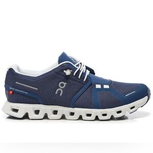 On Running Cloud 5 Women’s sneakers, Size 9